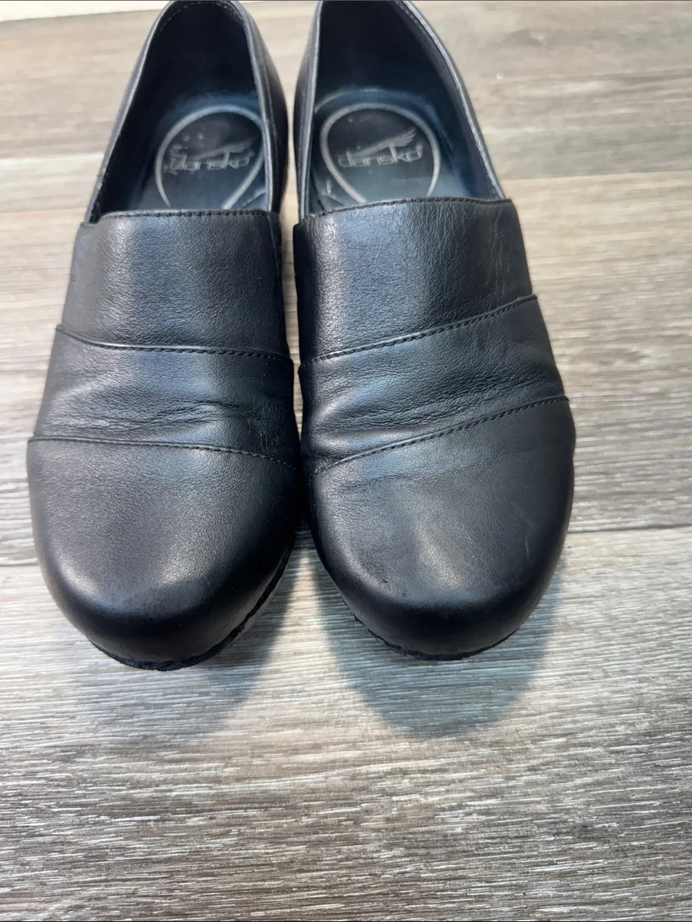 Dansko Black Slip-On Leather clogs woman’s SZ 37 (h25)